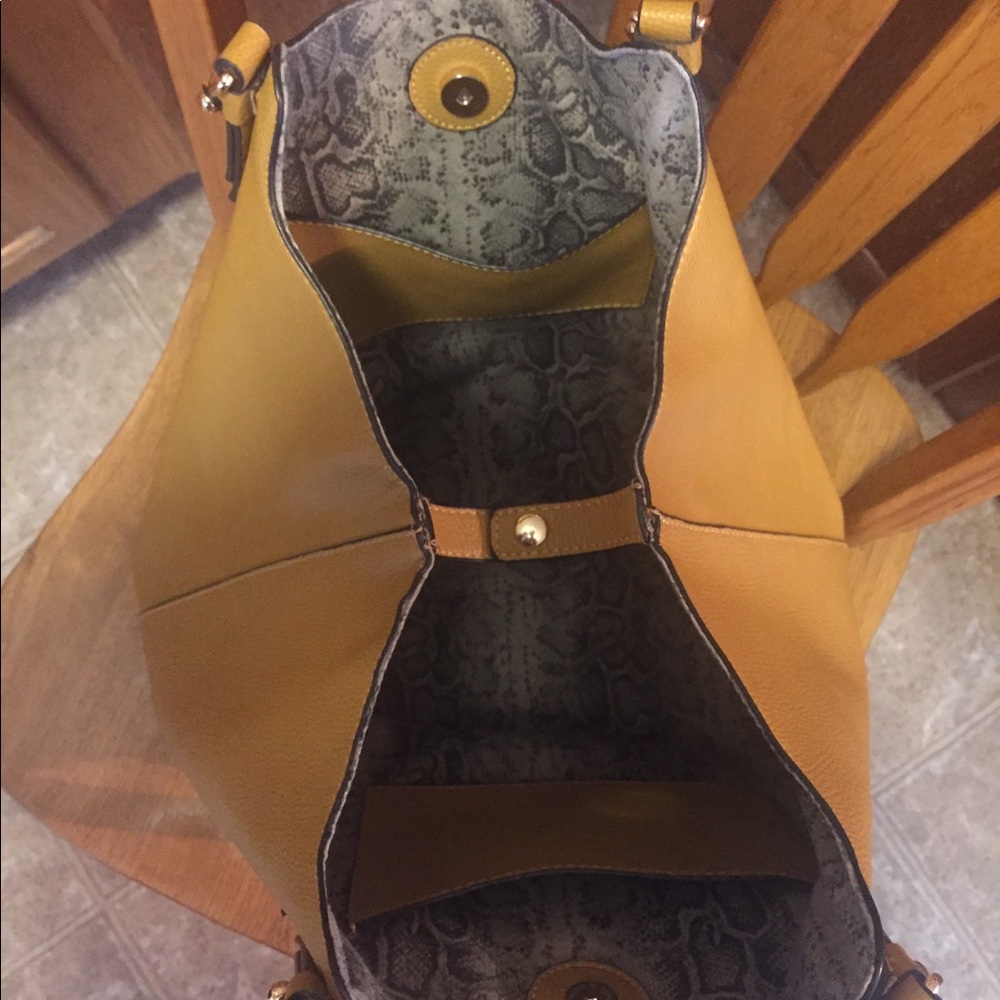 New Directions Purse & Matching Zip Pouch - Picture 3 of 9